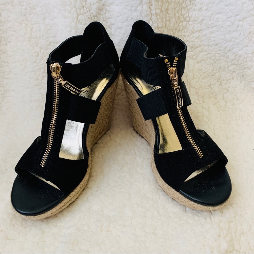 New GUESS Wedge Sandals